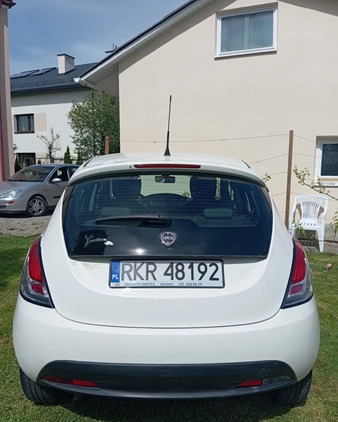 Lancia Ypsilon cena 25900 przebieg: 65460, rok produkcji 2014 z Krosno małe 22